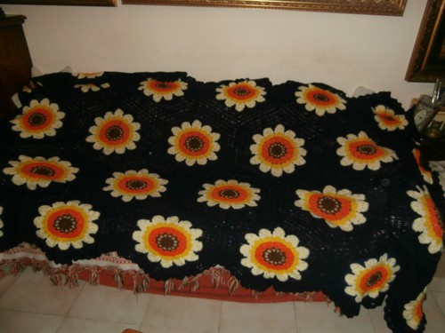 Copriletto lana fatto a - di,